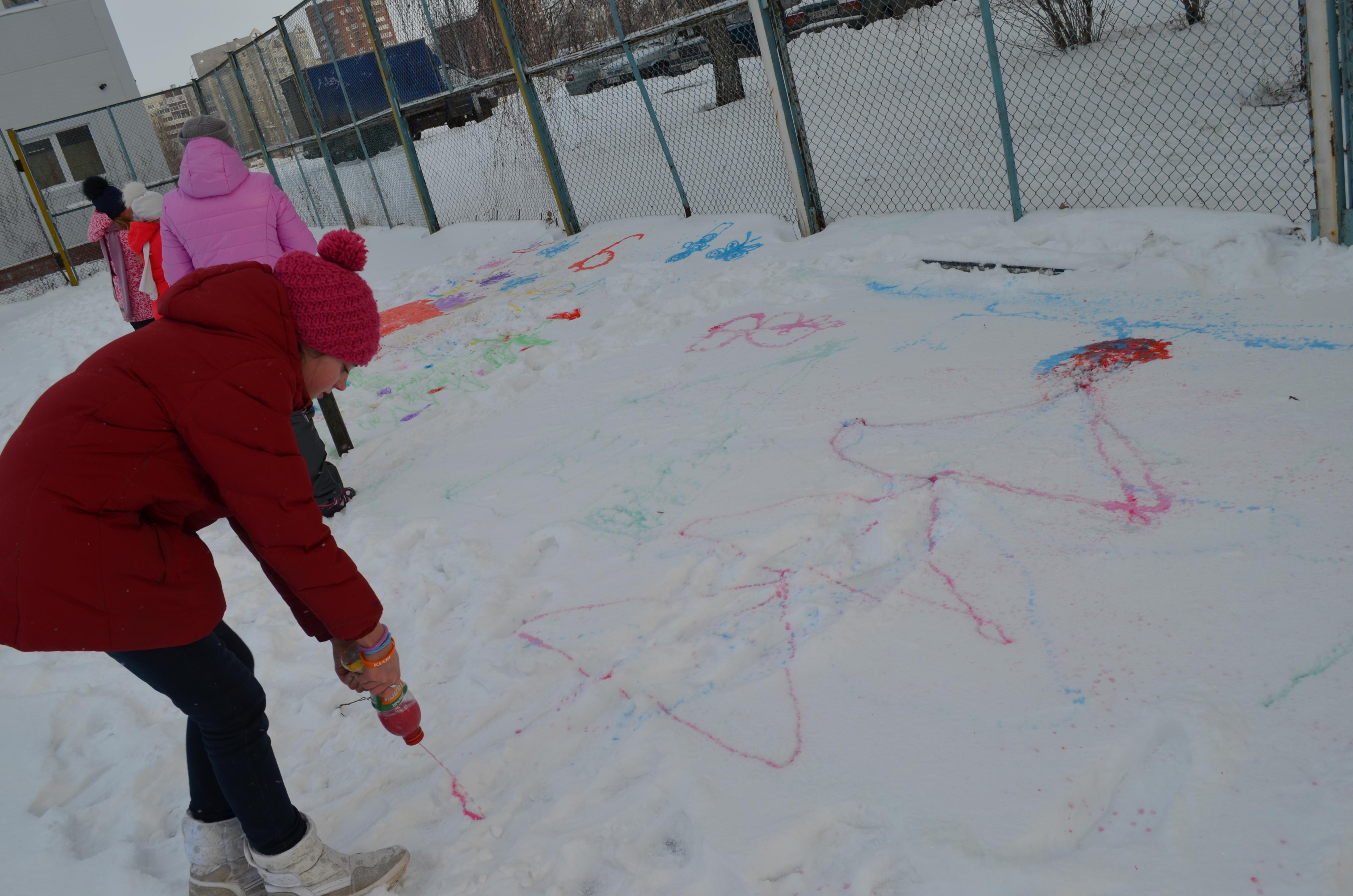 конкурс рисунка на снегу "Разноцветный снег 2016"